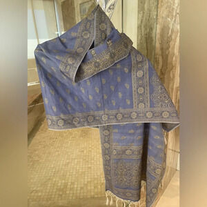 Beautiful Unique Vintage Pristine Scarf